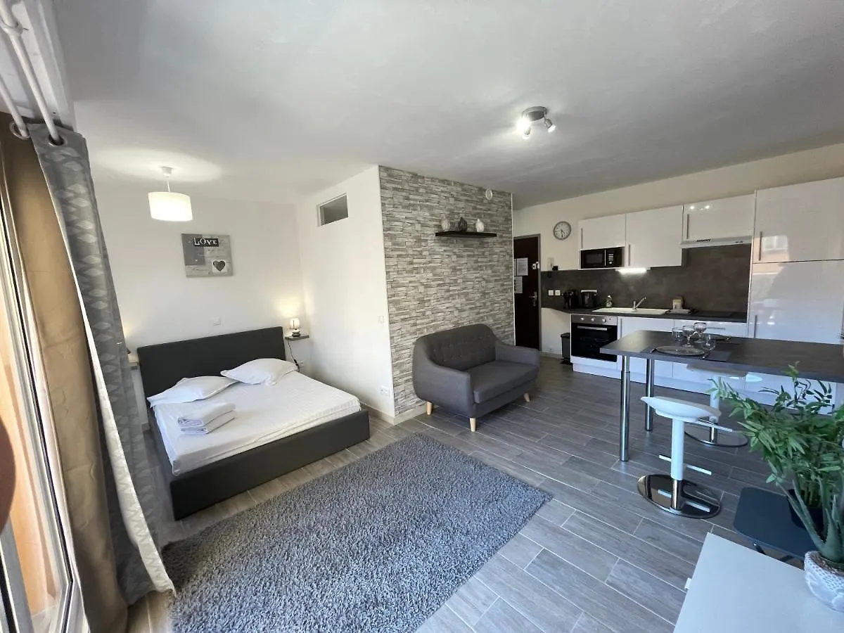 Centre De Beausoleil, Climatise, Wifi, Terrasse. Apartman